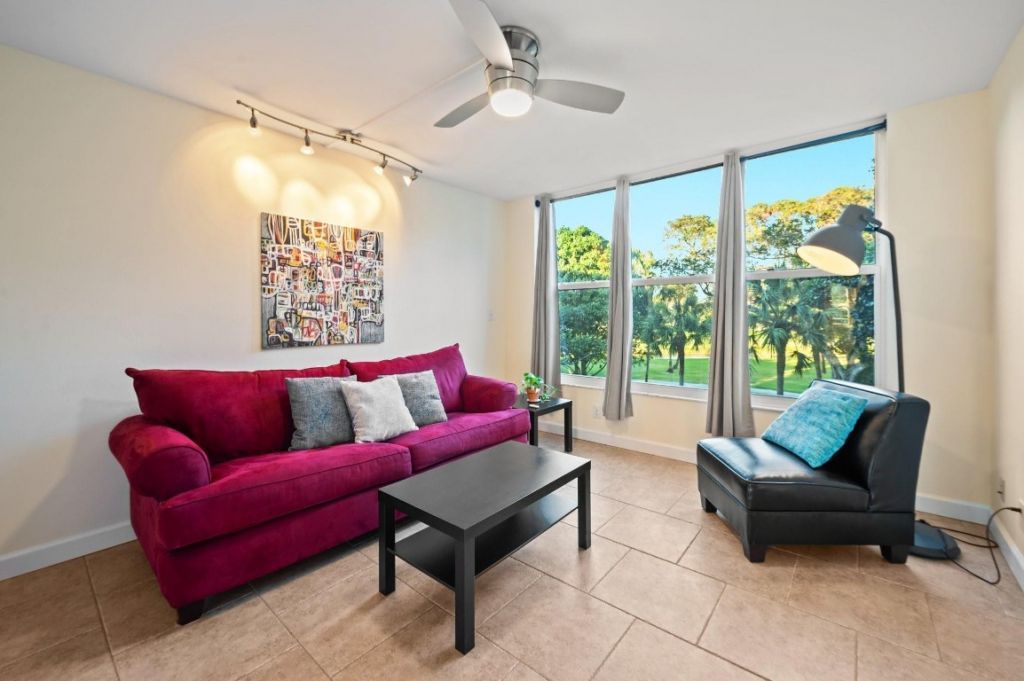 3900 Oaks Clubhouse Drive, Unit 310, Pompano Beach, FL 33069 Photo