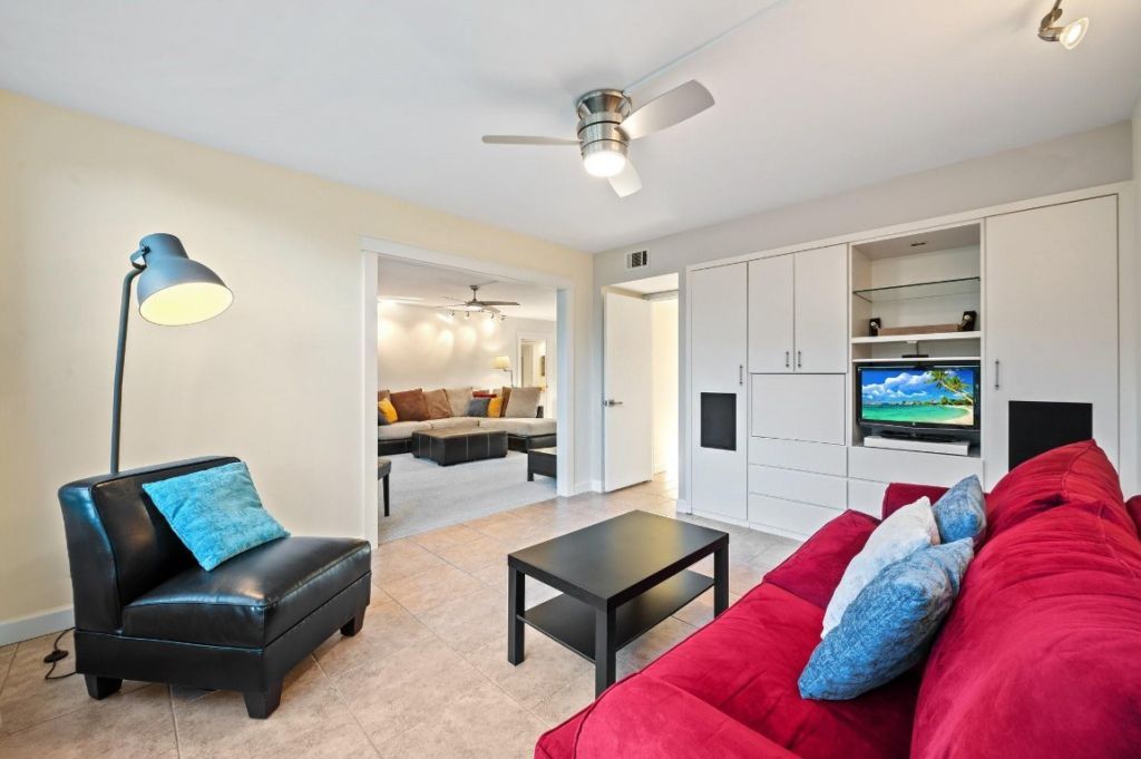 3900 Oaks Clubhouse Drive, Unit 310, Pompano Beach, FL 33069 Photo