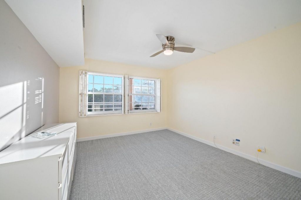 3900 Oaks Clubhouse Drive, Unit 310, Pompano Beach, FL 33069 Photo