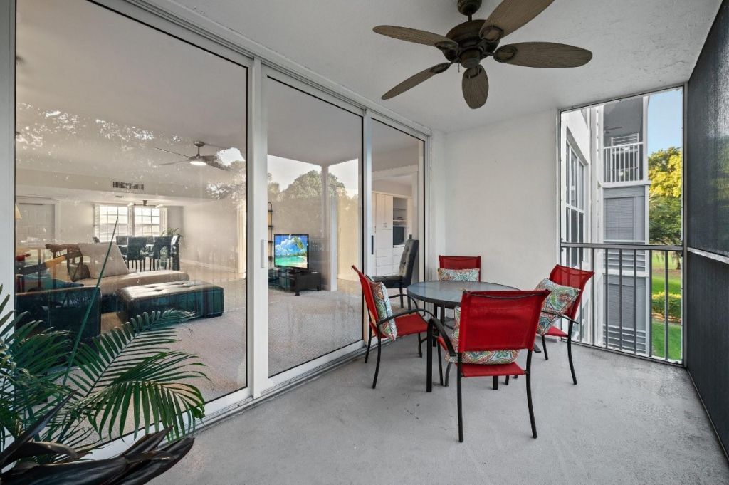 3900 Oaks Clubhouse Drive, Unit 310, Pompano Beach, FL 33069 Photo