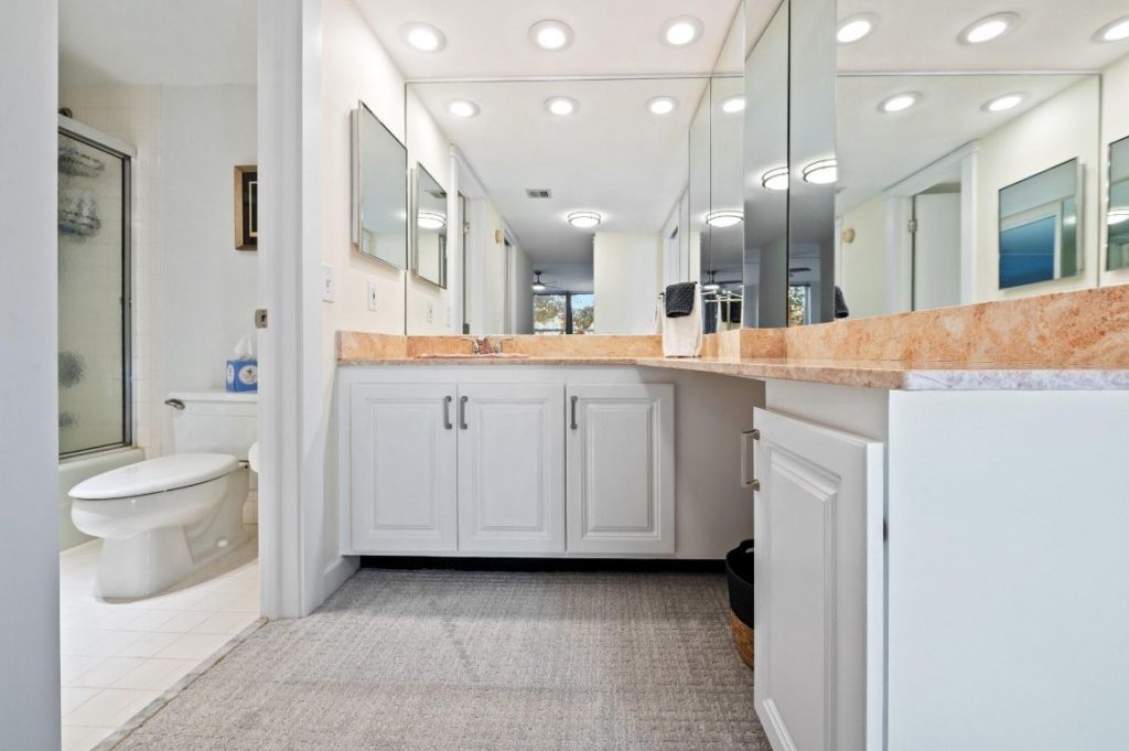 3900 Oaks Clubhouse Drive, Unit 310, Pompano Beach, FL 33069 Photo