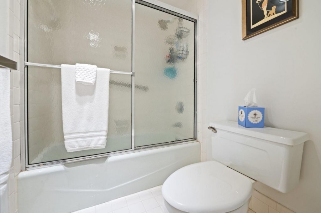 3900 Oaks Clubhouse Drive, Unit 310, Pompano Beach, FL 33069 Photo