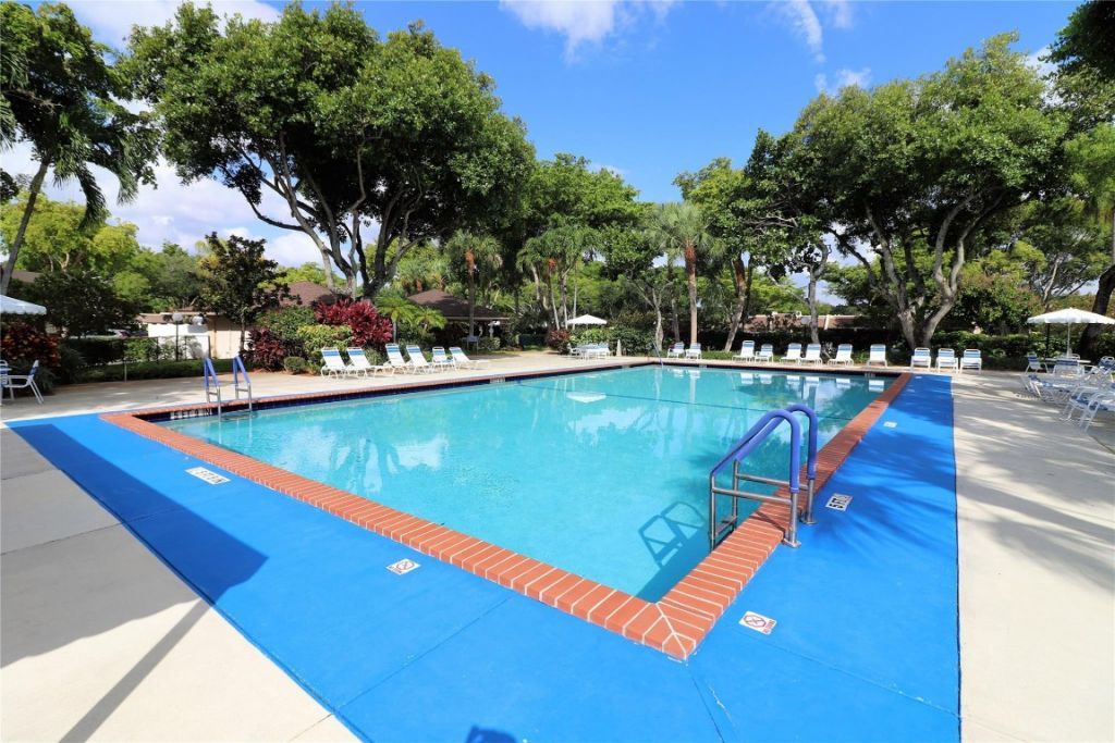 3900 Oaks Clubhouse Drive, Unit 310, Pompano Beach, FL 33069 Photo