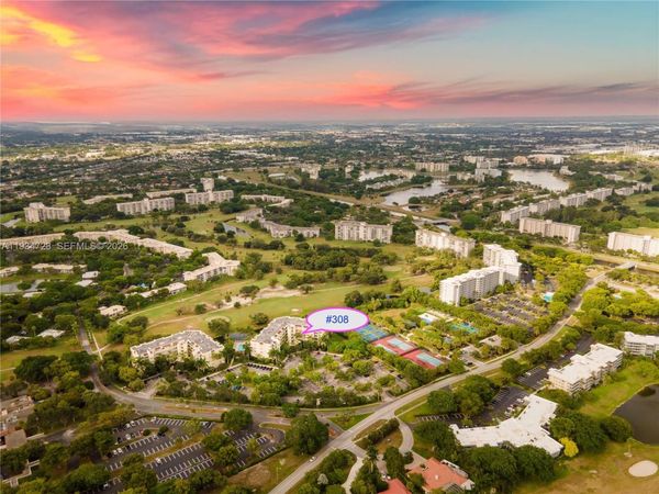 3500 Oaks Clubhouse Dr, Unit 308, Pompano Beach, FL 33069