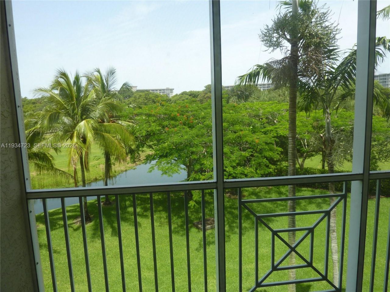 3500 Oaks Clubhouse Dr, Unit 308, Pompano Beach, FL 33069 Photo