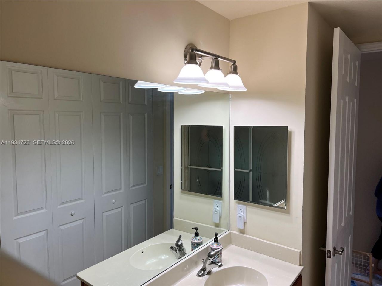 3500 Oaks Clubhouse Dr, Unit 308, Pompano Beach, FL 33069 Photo