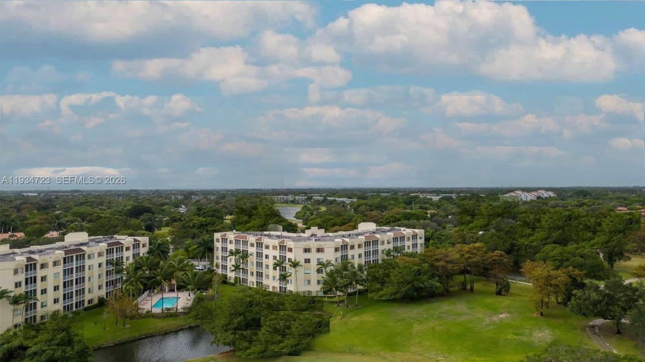 3500 Oaks Clubhouse Dr, Unit 308, Pompano Beach, FL 33069 Photo