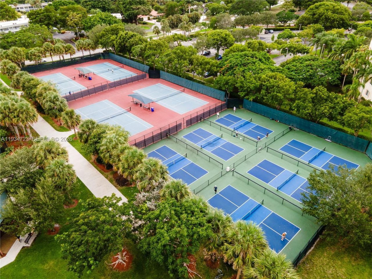 3500 Oaks Clubhouse Dr, Unit 308, Pompano Beach, FL 33069 Photo