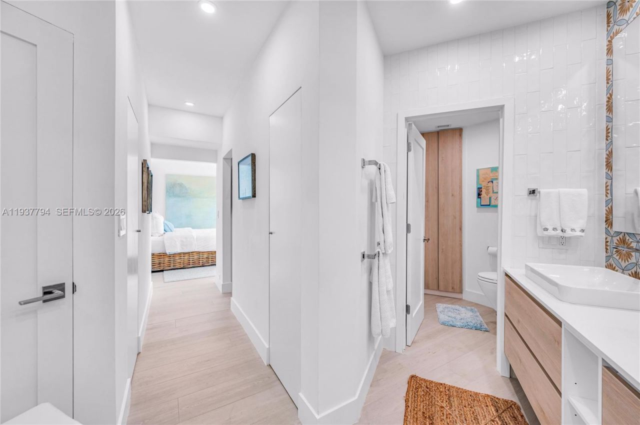 720 NE 69th St, Unit 12W, Miami, FL 33138 Photo