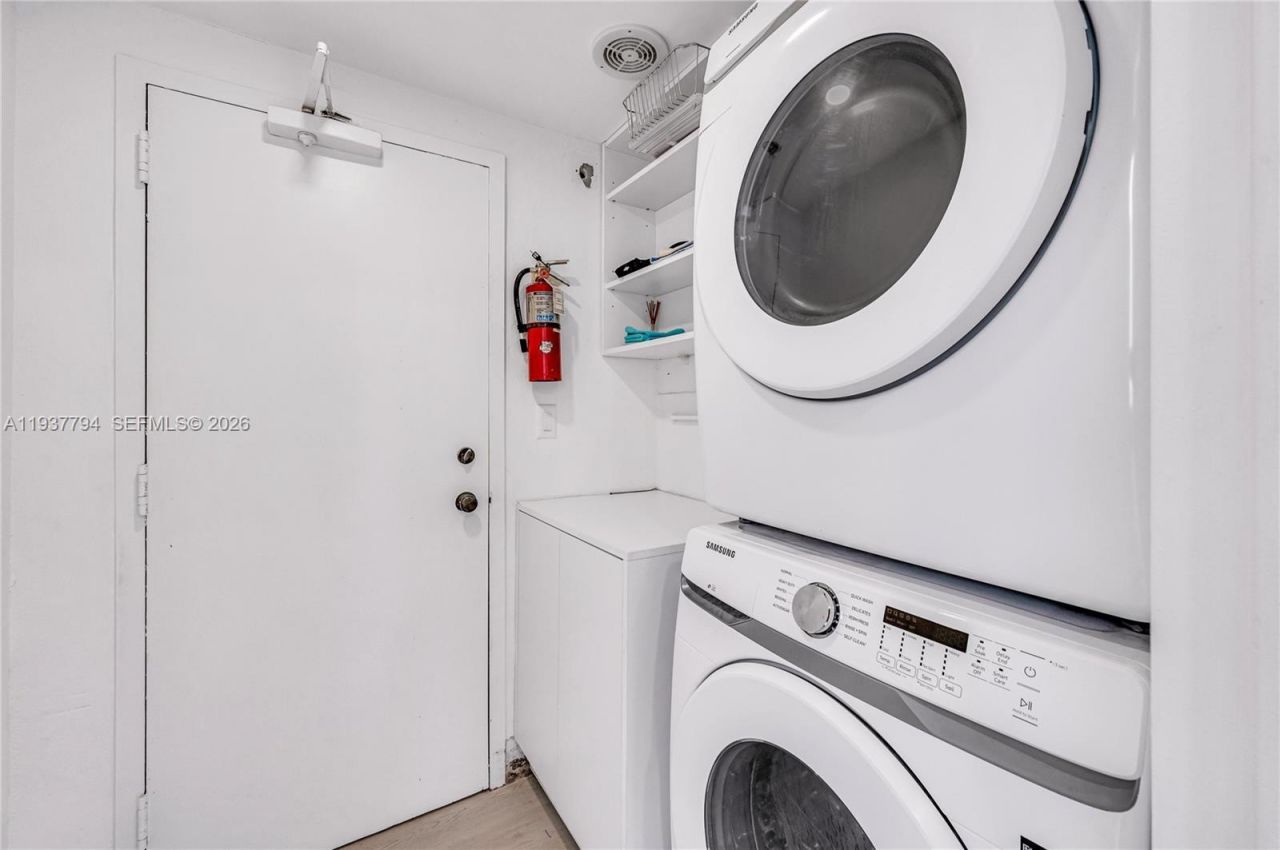 720 NE 69th St, Unit 12W, Miami, FL 33138 Photo