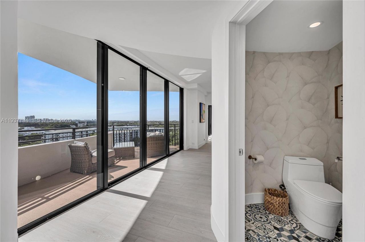 720 NE 69th St, Unit 12W, Miami, FL 33138 Photo