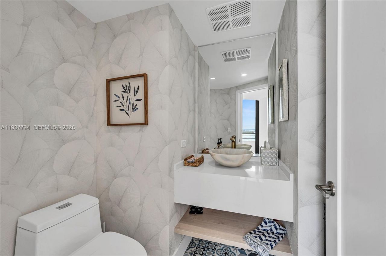 720 NE 69th St, Unit 12W, Miami, FL 33138 Photo