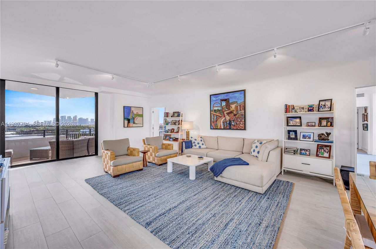 720 NE 69th St, Unit 12W, Miami, FL 33138 Photo