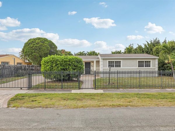 781 NW 183rd Dr, Miami Gardens, FL 33169