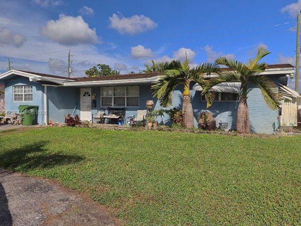 8571 NW 10th St, Pembroke Pines, FL 33024