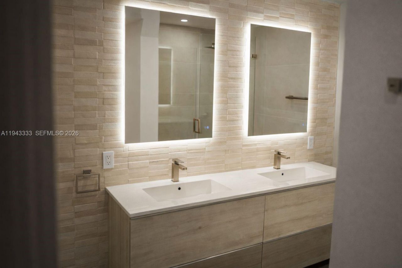 60 SW 13th St, Unit 4201, Miami, FL 33130 Photo