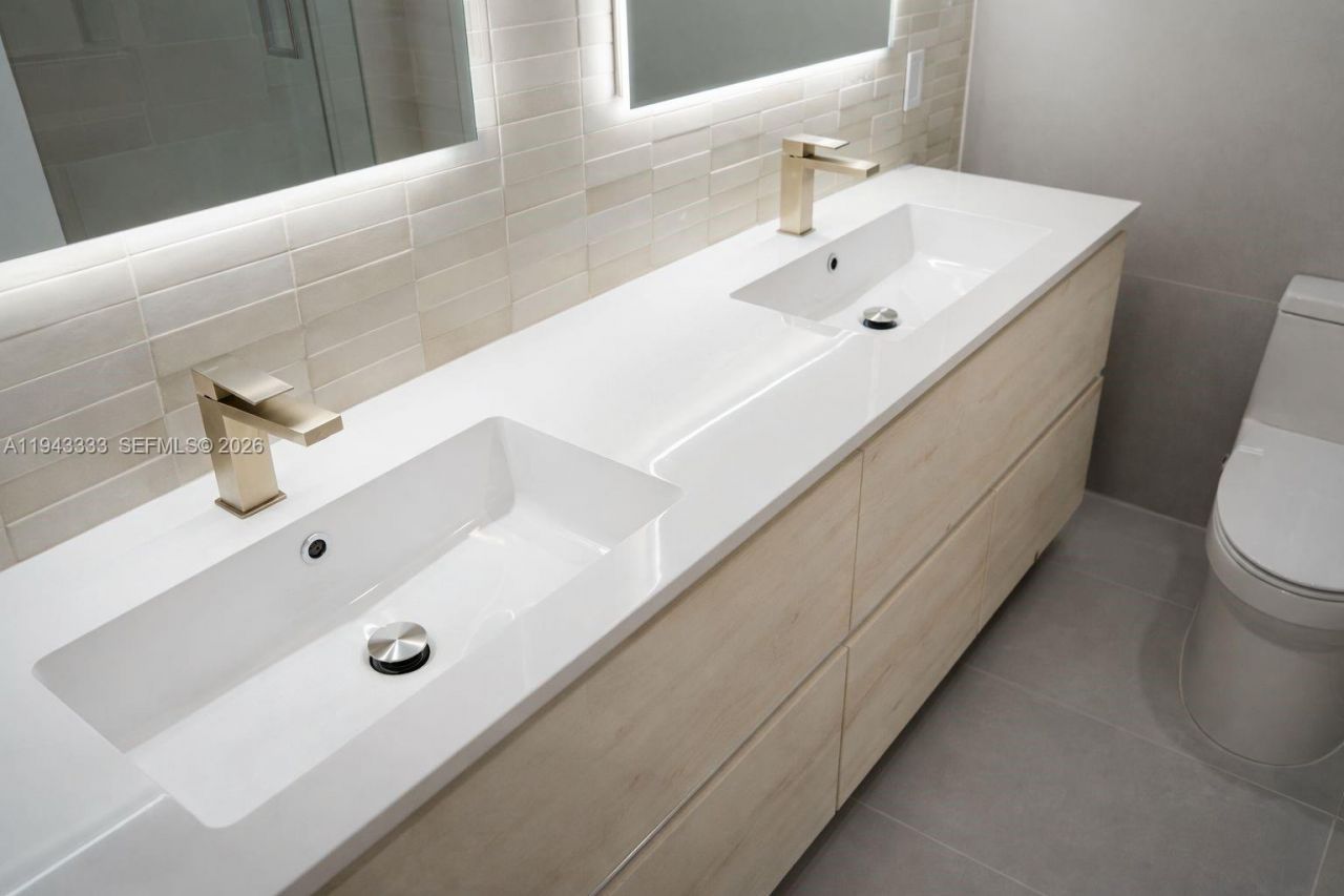 60 SW 13th St, Unit 4201, Miami, FL 33130 Photo