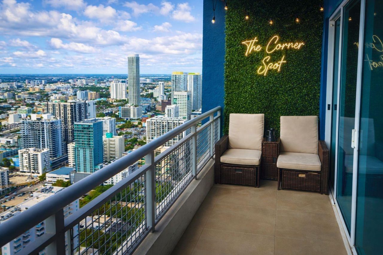 60 SW 13th St, Unit 4201, Miami, FL 33130 Photo