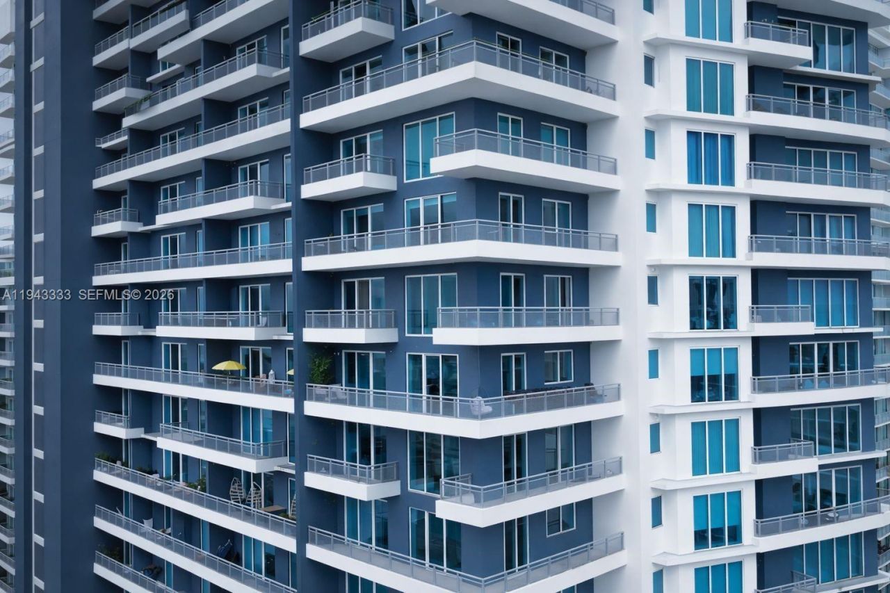 60 SW 13th St, Unit 4201, Miami, FL 33130 Photo