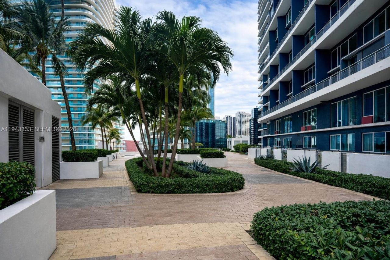 60 SW 13th St, Unit 4201, Miami, FL 33130 Photo