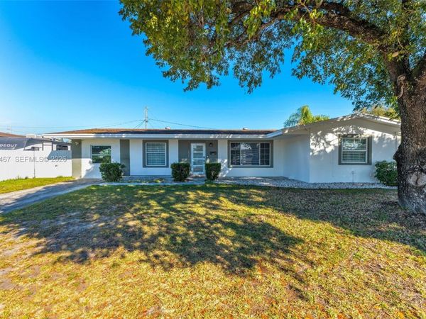 10535 SW 161st Ter, Miami, FL 33157