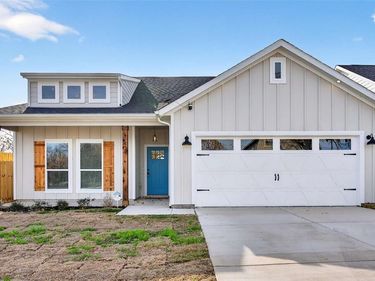 1404 Strickland Street, Dallas, TX 75216