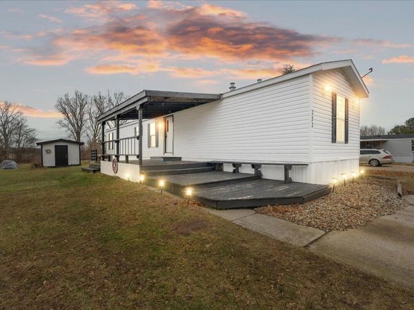 323 Oak Ridge Street, Mason, MI 48854