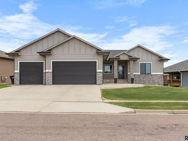 1917 S Firefly Dr, Sioux Falls, SD 57110