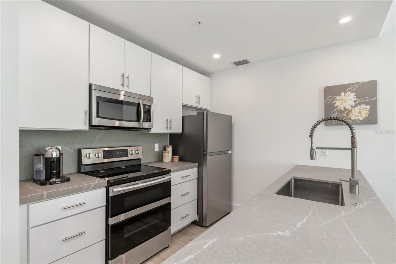 332 Cocoanut Avenue, Unit 411, Sarasota, FL 34236 Photo