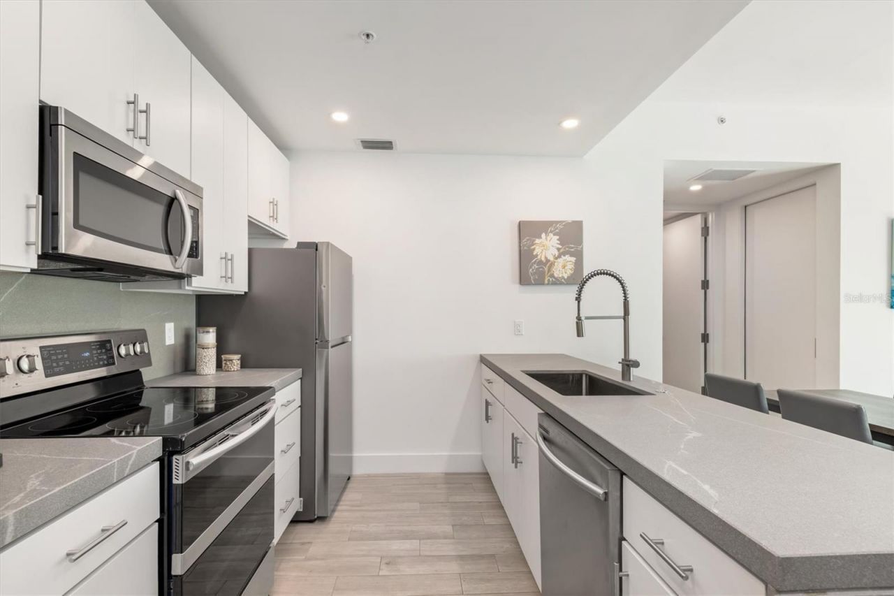 332 Cocoanut Avenue, Unit 411, Sarasota, FL 34236 Photo