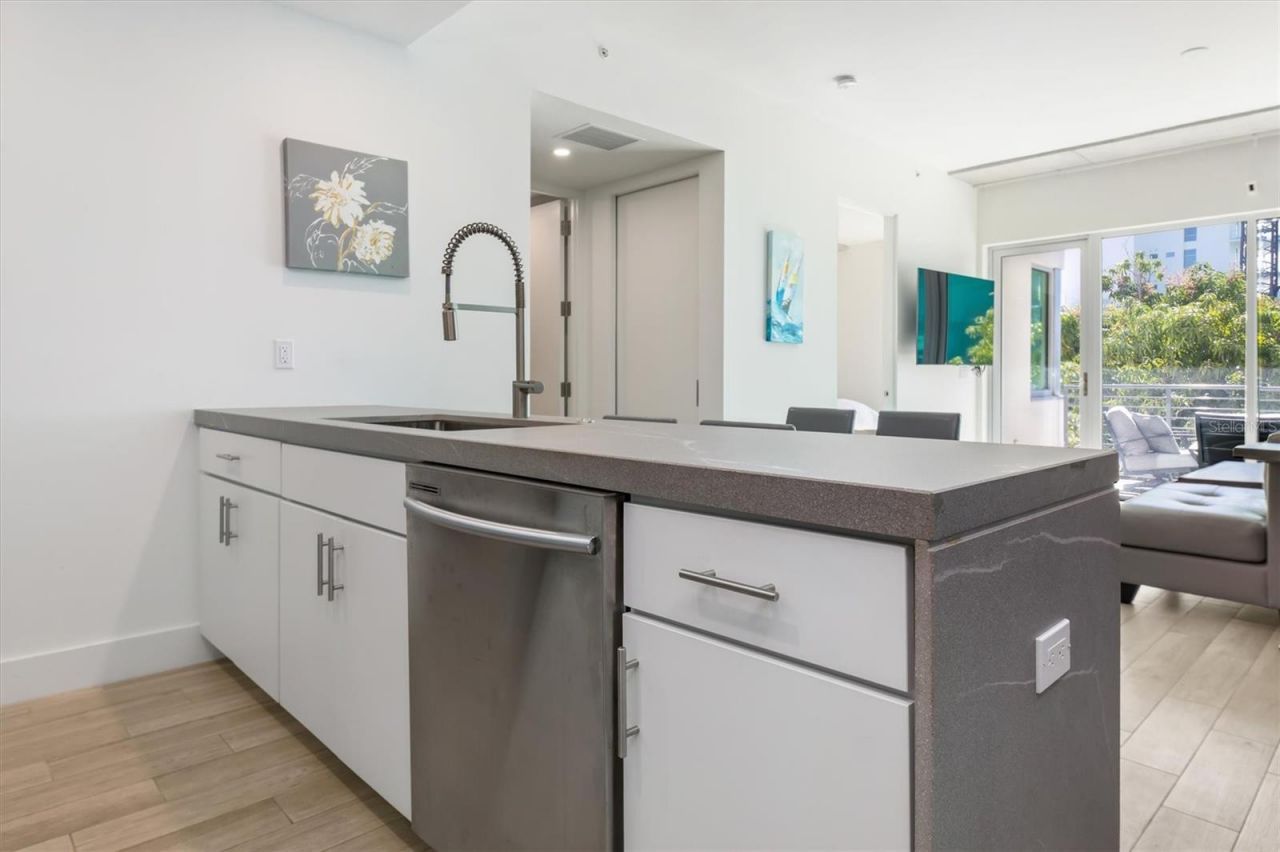 332 Cocoanut Avenue, Unit 411, Sarasota, FL 34236 Photo