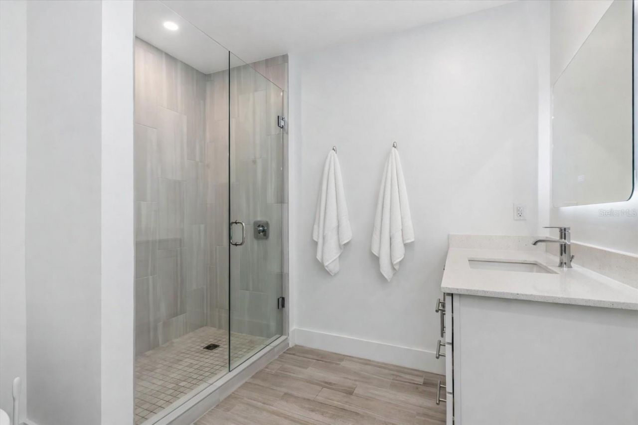 332 Cocoanut Avenue, Unit 411, Sarasota, FL 34236 Photo