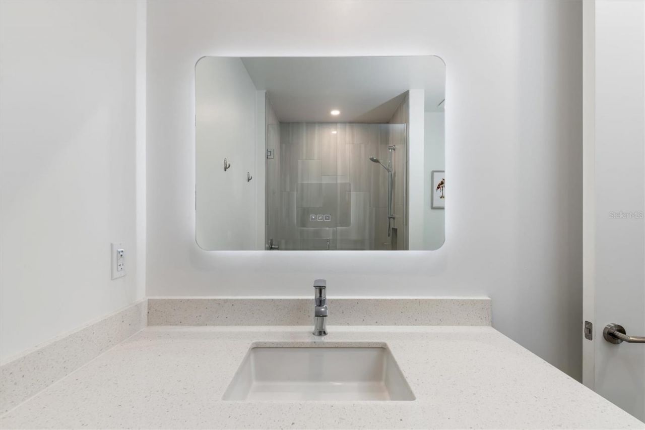 332 Cocoanut Avenue, Unit 411, Sarasota, FL 34236 Photo