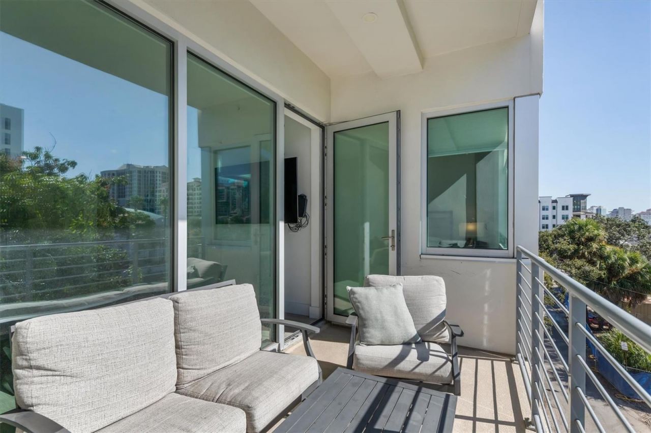 332 Cocoanut Avenue, Unit 411, Sarasota, FL 34236 Photo