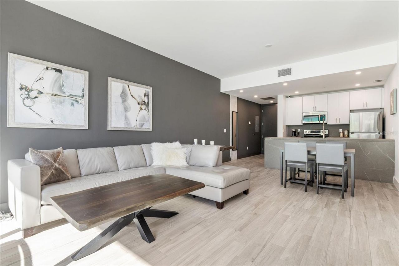 332 Cocoanut Avenue, Unit 411, Sarasota, FL 34236 Photo