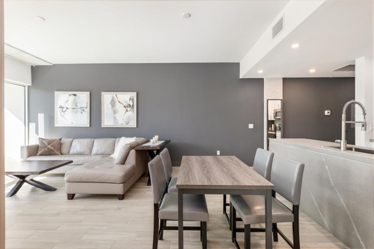 332 Cocoanut Avenue, Unit 411, Sarasota, FL 34236 Photo