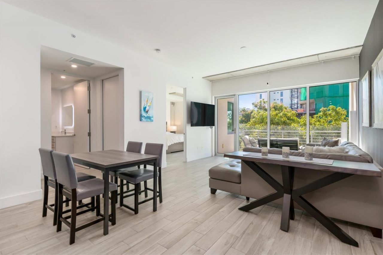 332 Cocoanut Avenue, Unit 411, Sarasota, FL 34236 Photo