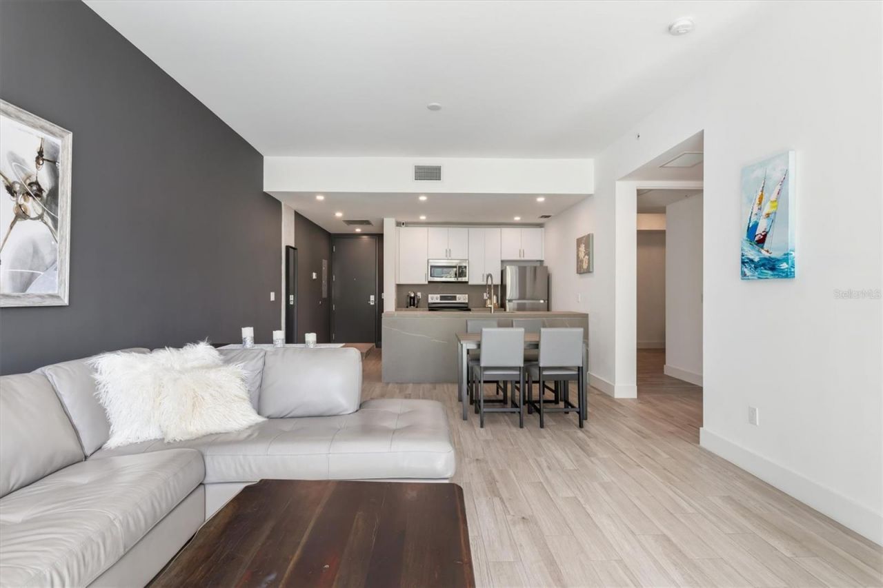 332 Cocoanut Avenue, Unit 411, Sarasota, FL 34236 Photo