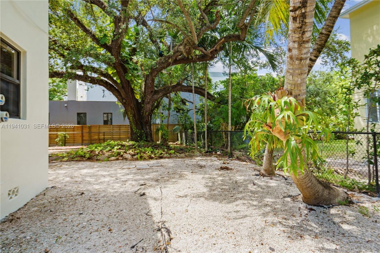 3202 Elizabeth St, Unit 3202, Miami, FL 33133 Photo