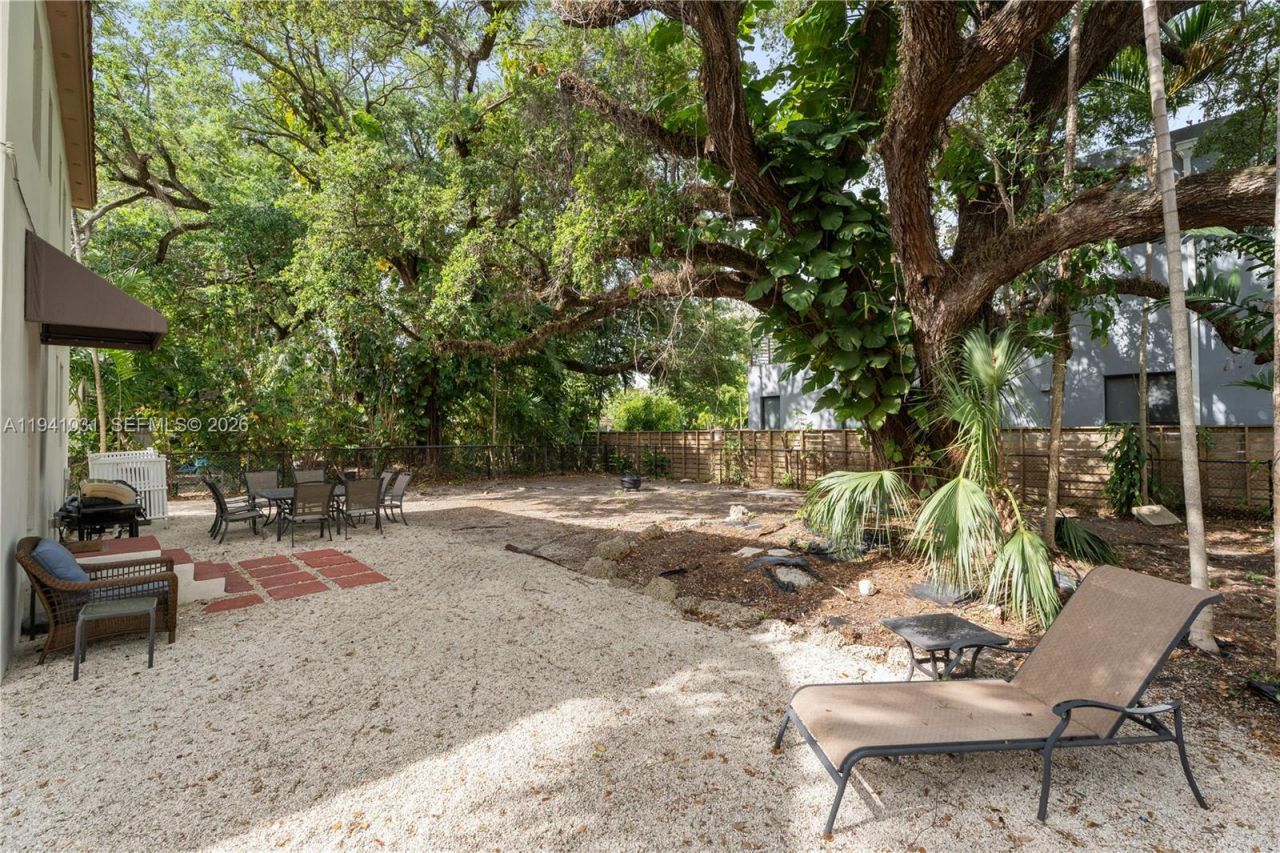 3202 Elizabeth St, Unit 3202, Miami, FL 33133 Photo