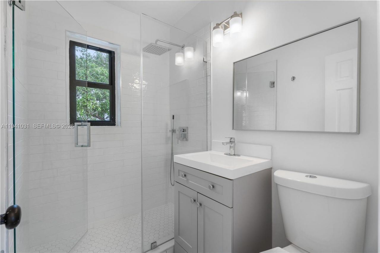 3202 Elizabeth St, Unit 3202, Miami, FL 33133 Photo