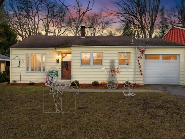 221 Weymouth Road, Syracuse, NY 13205