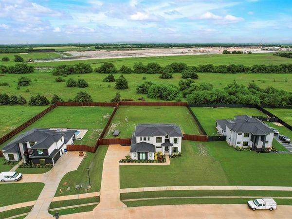 418 Whispering Way, Red Oak, TX 75154