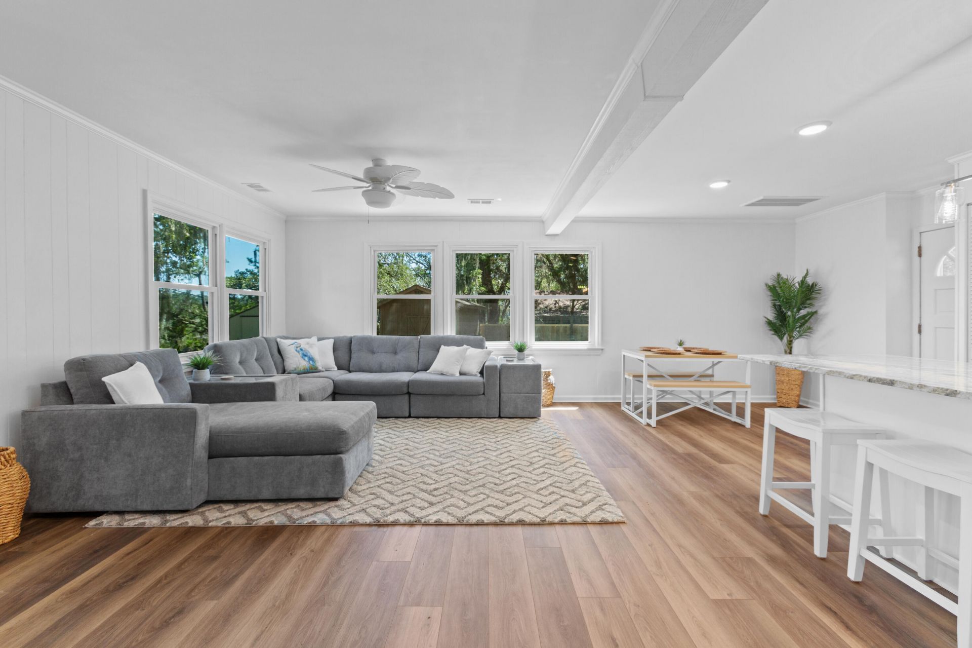 7299 Commodore Road Photo 10