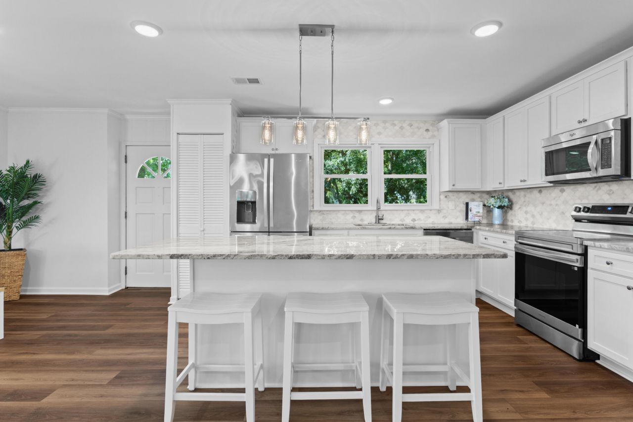 7299 Commodore Road Photo 10