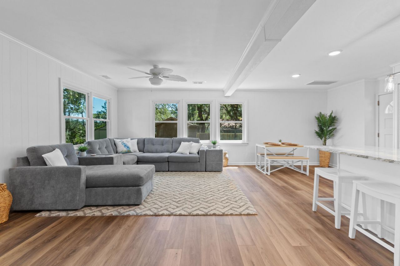 7299 Commodore Road Photo 14