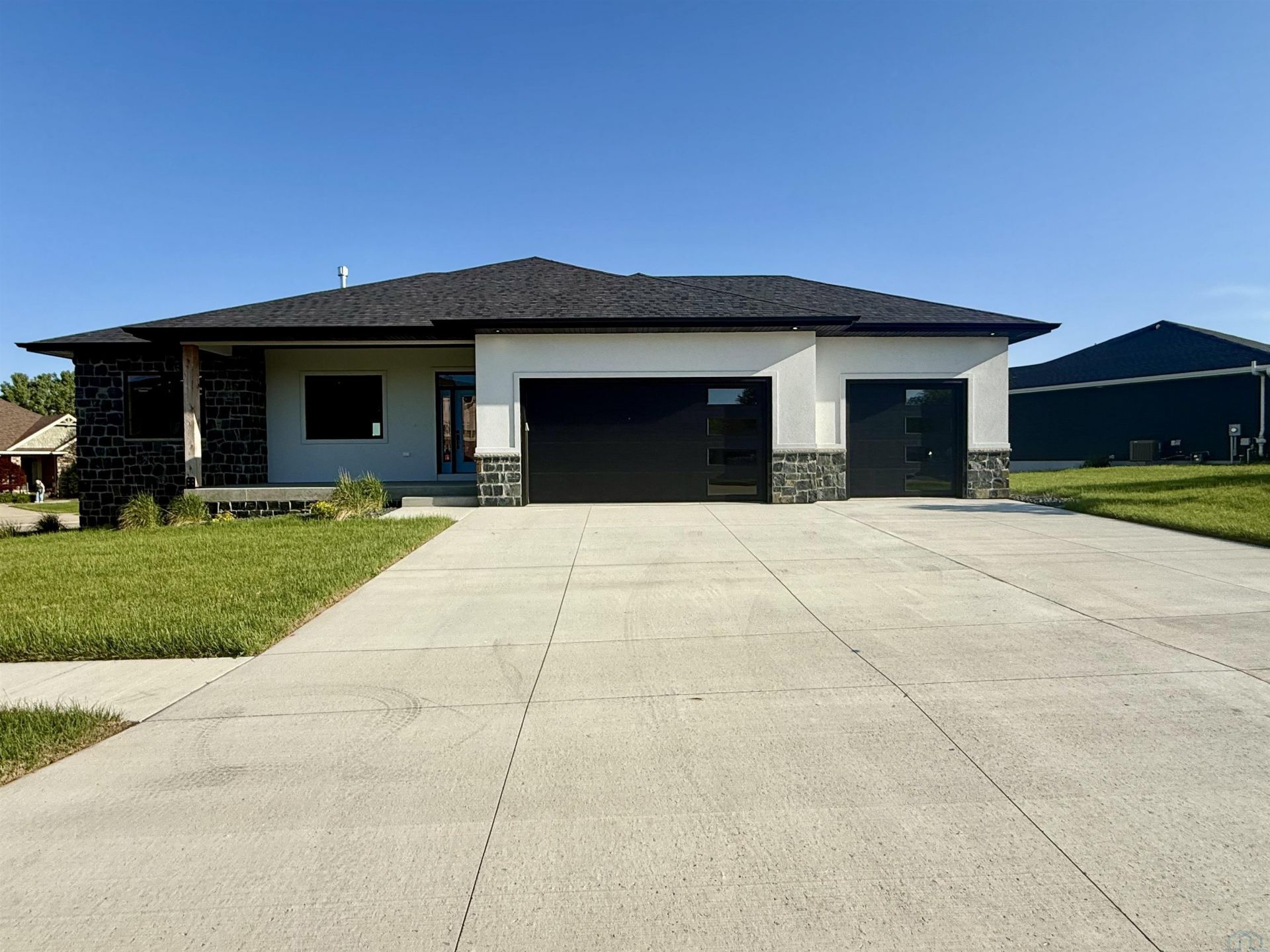 2600 Nicklaus Blvd, Sioux City, IA 51106 Main Photo