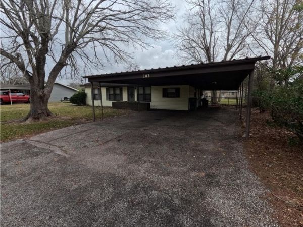 103 Pleasure Drive , Ganado, TX 77962