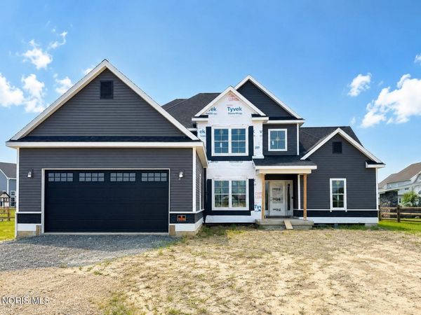 153 Barton Creek Drive, Perrysburg, OH 43551