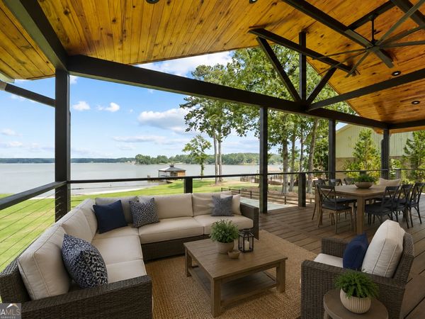 211 Lakecrest Drive NE, Milledgeville, GA 31061
